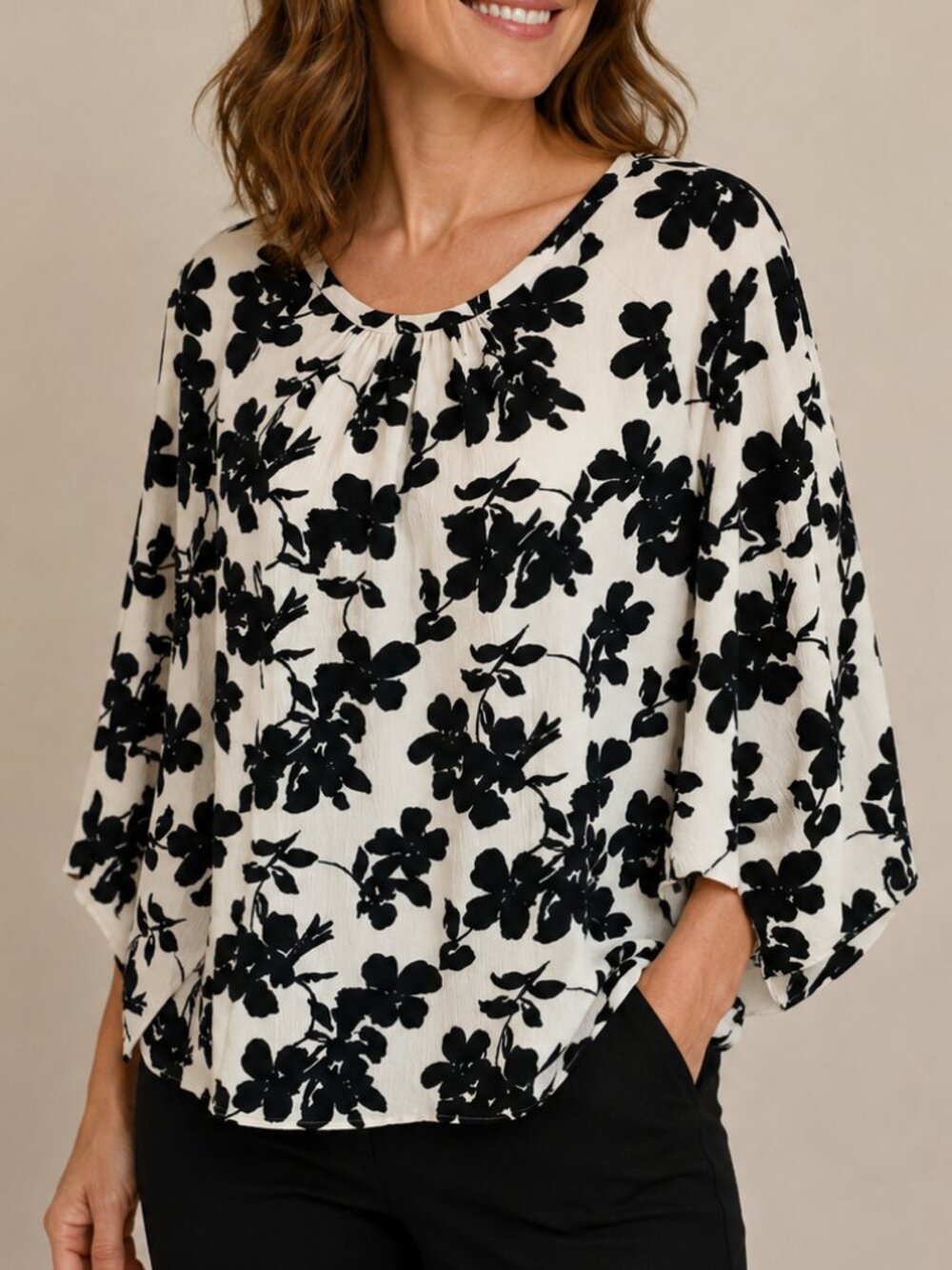 Vince Camuto Off-White and Black Flowy Blouse Size XS